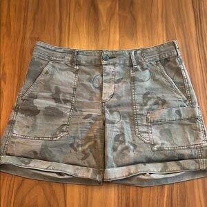 Anthropologie Hei Hei Camo Shorts